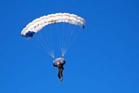 KAIYUNAPP-乔治和伦纳德的“铁血组合”带领快船持续冲击总冠军，伦纳德乔治组合叫什么名字