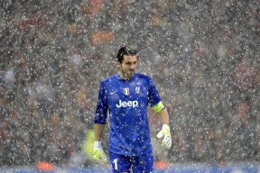 Kaiyun APP-伊朗男排击败中国，三连冠加冕，伊朗男排接应